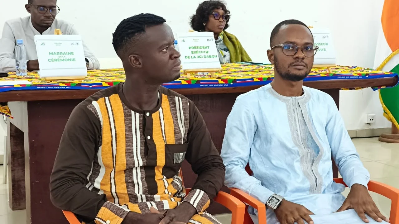 Participants réunis pendant une session de formation