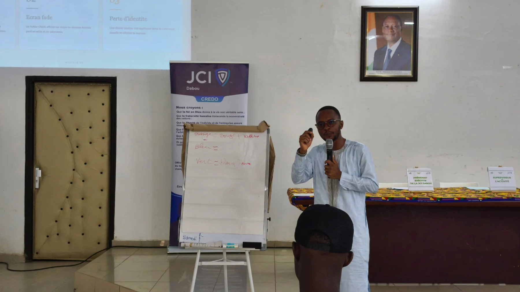 Prise de parole lors d’une formation en communication à la JCI Dabou