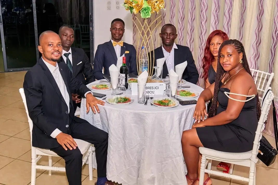 Membres de la JCI Dabou réunis au gala de convention