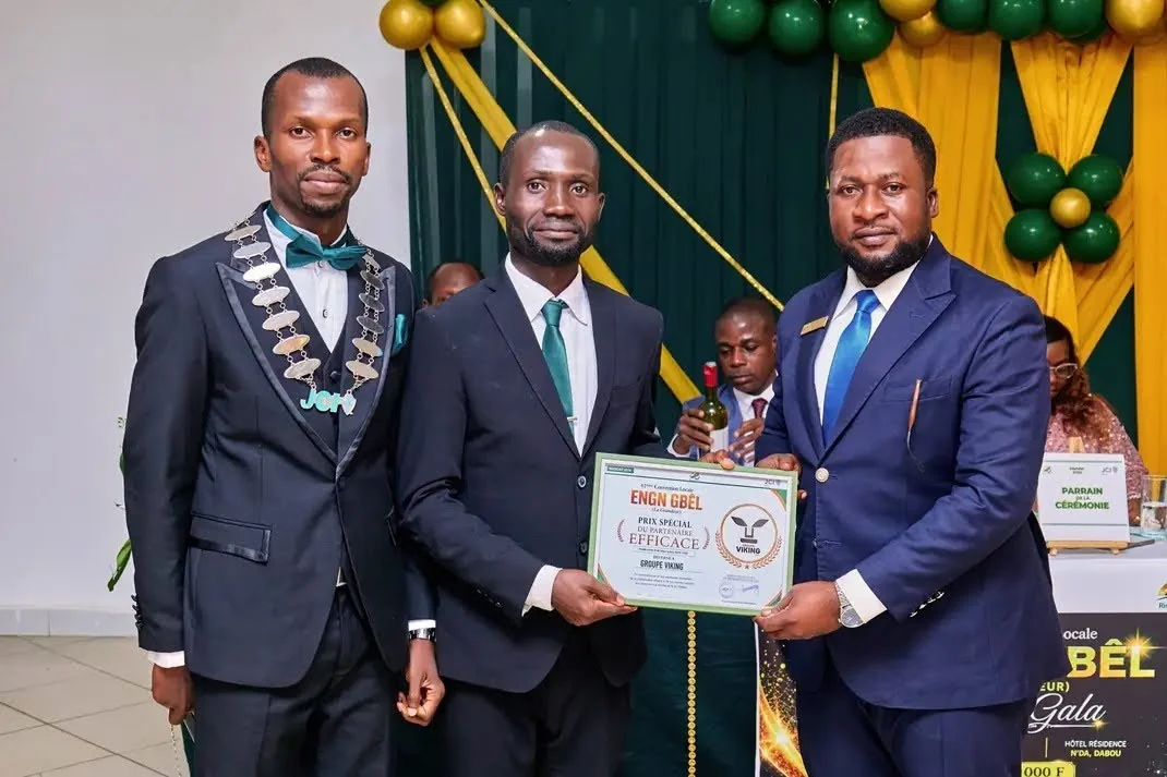 Remise d’une distinction au gala de la convention de la JCI Dabou