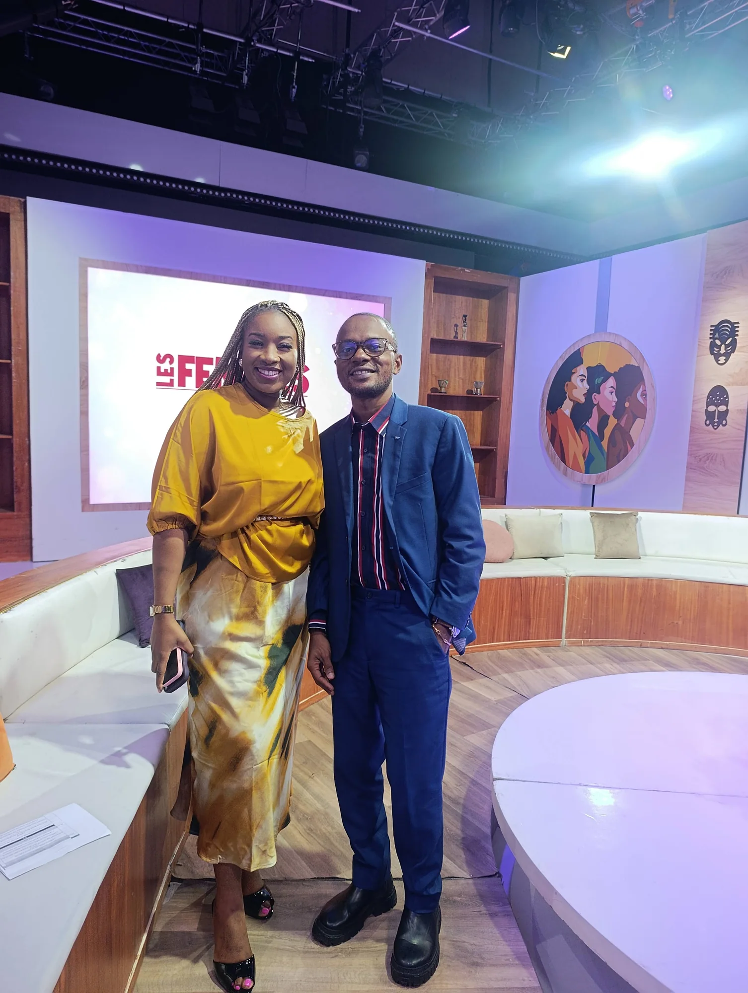 Ibrahim Diallo et une participante réunis sur le plateau de NCI
