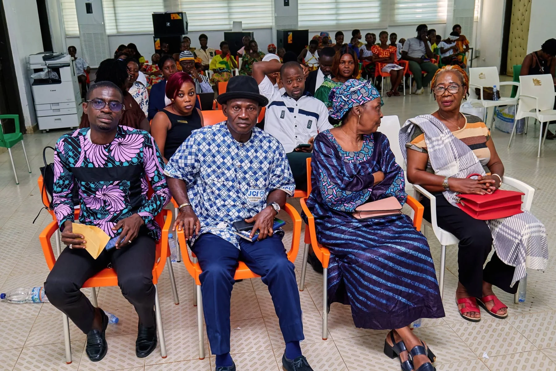 Membres assis pendant la convention de la JCI Dabou